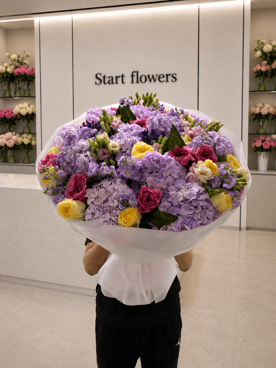 Дофаминовый букет «Лавандовый импульс» в офисе Start Flowers